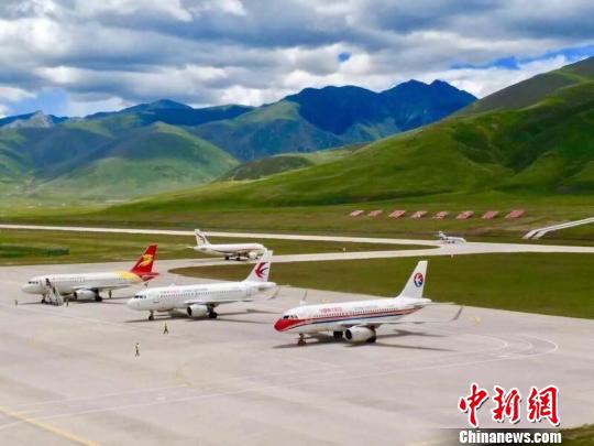 图为玉树机场停机坪。(资料图) 李正基 摄